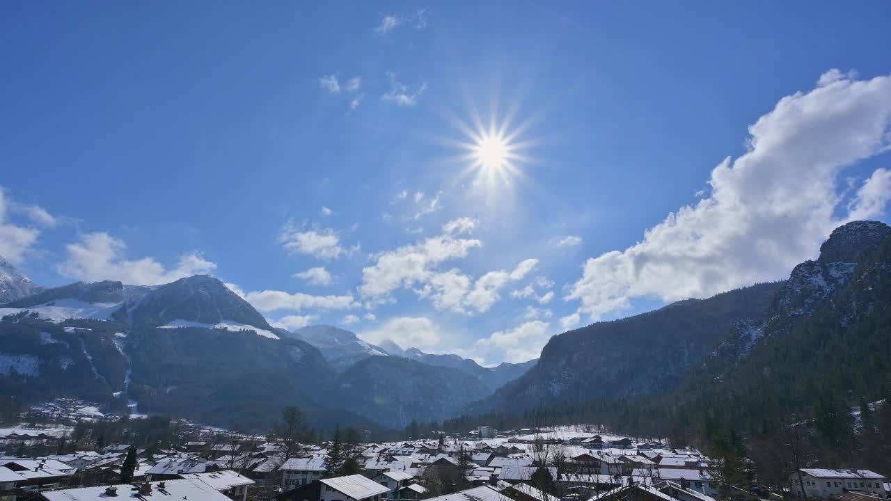 山脉与詹纳山和冬天的太阳，Schönau am Königsee，贝希特斯加登国家公园，上巴伐利亚，巴伐利亚，德国，欧洲视频素材