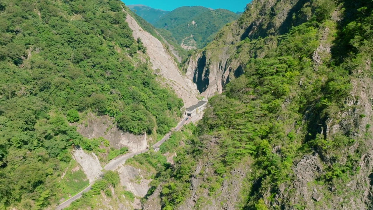 台湾五鹿峡和南岛高速公路鸟瞰图。视频素材