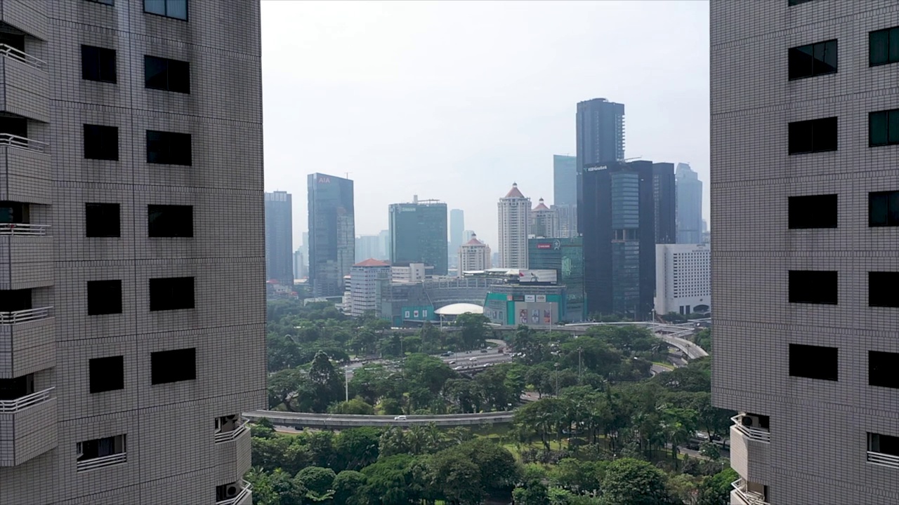 从上空鸟瞰雅加达市区视频素材