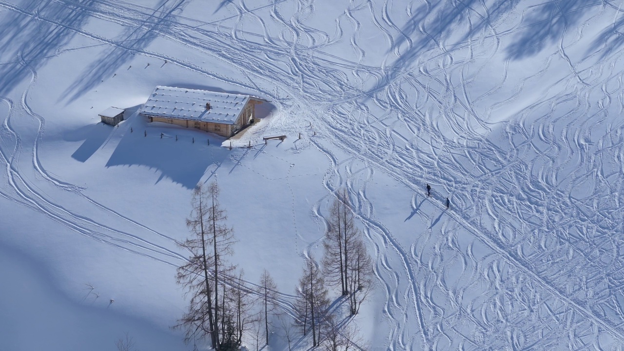 冬季的高山小屋，雪诺am Königsee，Berchtesgaden国家公园，上巴伐利亚州，巴伐利亚州，德国，欧洲视频素材