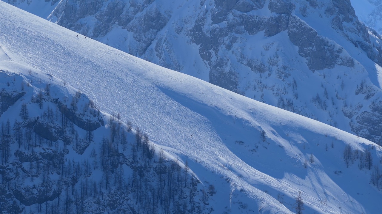 Mountain massif, Schneibstein, with ski tourers, Schönau am Königssee, Berchtesgaden National Park, Upper Bavaria, Bavaria, Germany, Europe视频素材