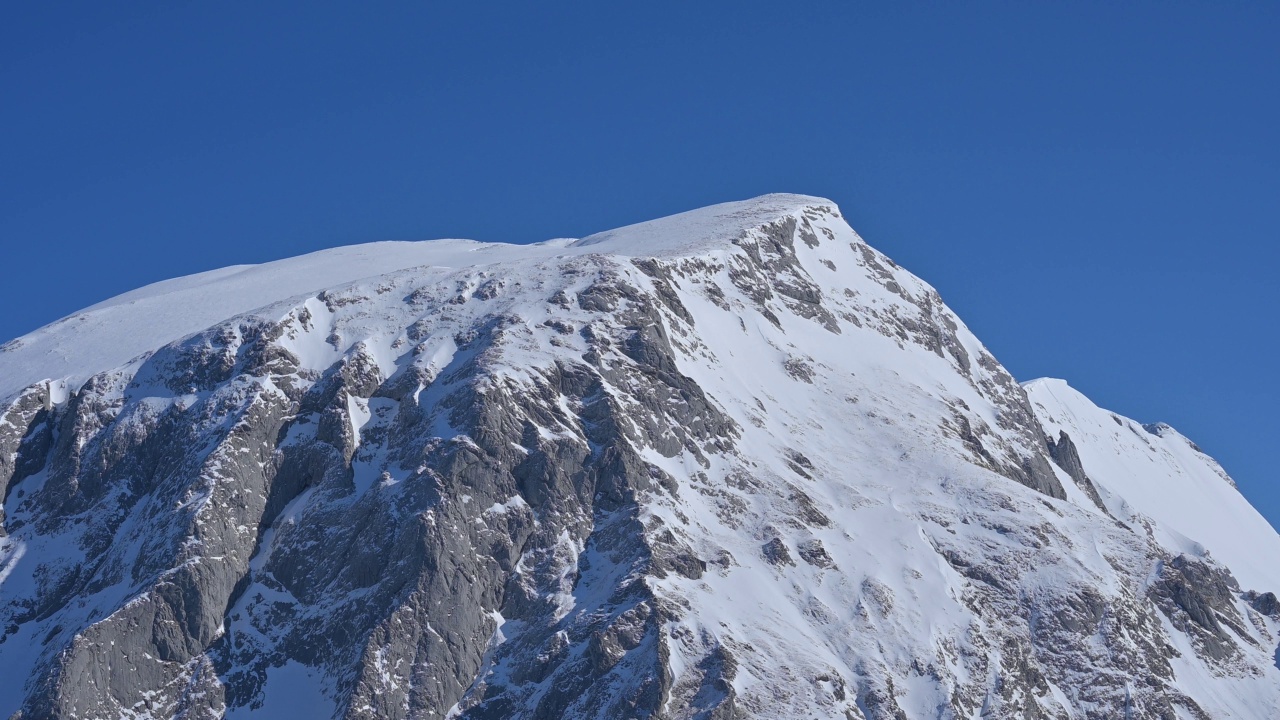 Mountain peak Hohes Brett in winter, Schönau am Königssee, Berchtesgaden National Park, Upper Bavaria, Bavaria, Germany, Europe视频素材