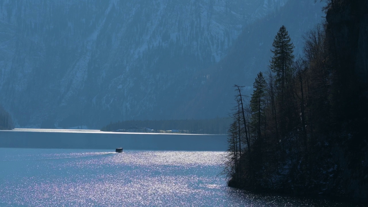 冬季的Königsee湖，Malerwinkel，Schönau am Könegsee，Berchtesgaden国家公园，上巴伐利亚州，德国视频素材