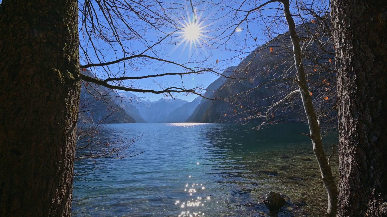 Lake Königsee in winter, Malerwinkel, Schönau am Königsee, Berchtesgaden National Park, Upper bavaria, Bavaria, Germany视频素材