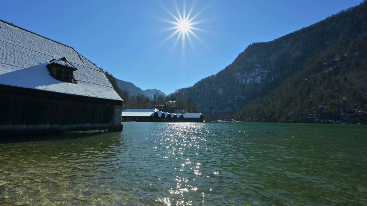 Boathouses on lake Königsee in winter, Schönau am Königsee, Berchtesgaden National Park, Upper bavaria, Bavaraia, Germany, Europe视频素材