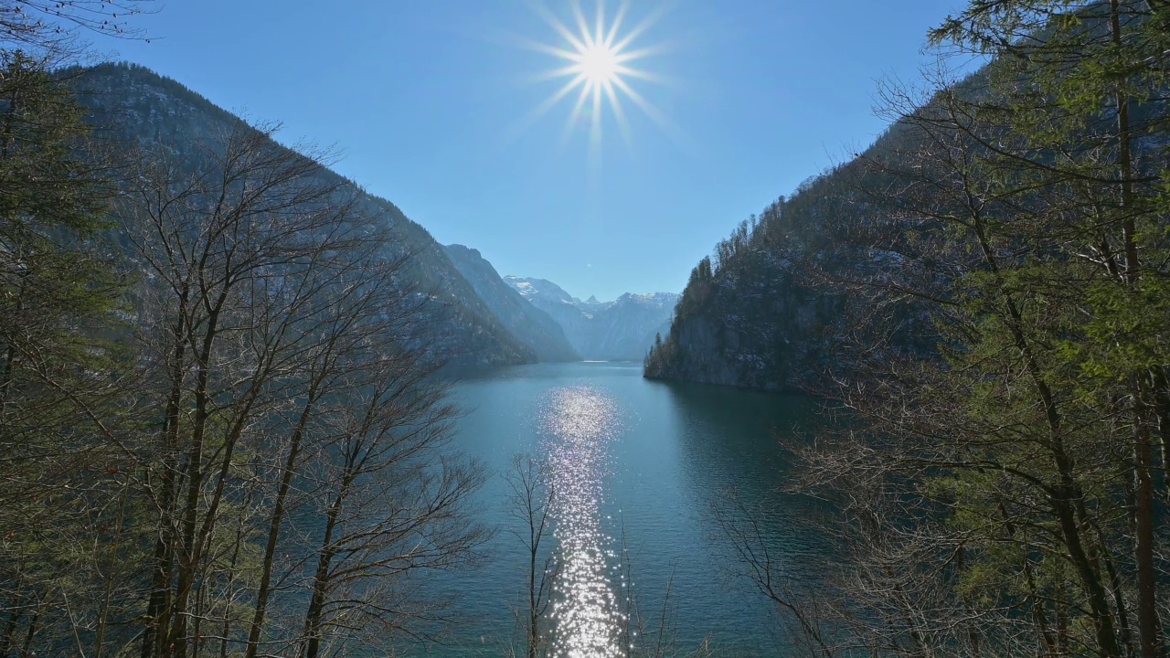 Lake Königsee in winter, Malerwinkel, Schönau am Königsee, Berchtesgaden National Park, Upper bavaria, Bavaria, Germany视频素材