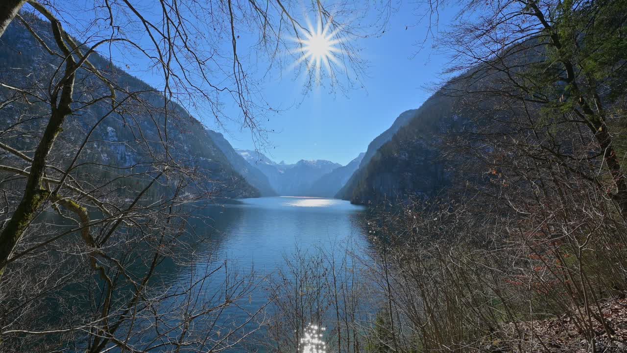 Lake Königsee in winter, Malerwinkel, Schönau am Königsee, Berchtesgaden National Park, Upper bavaria, Bavaria, Germany视频素材