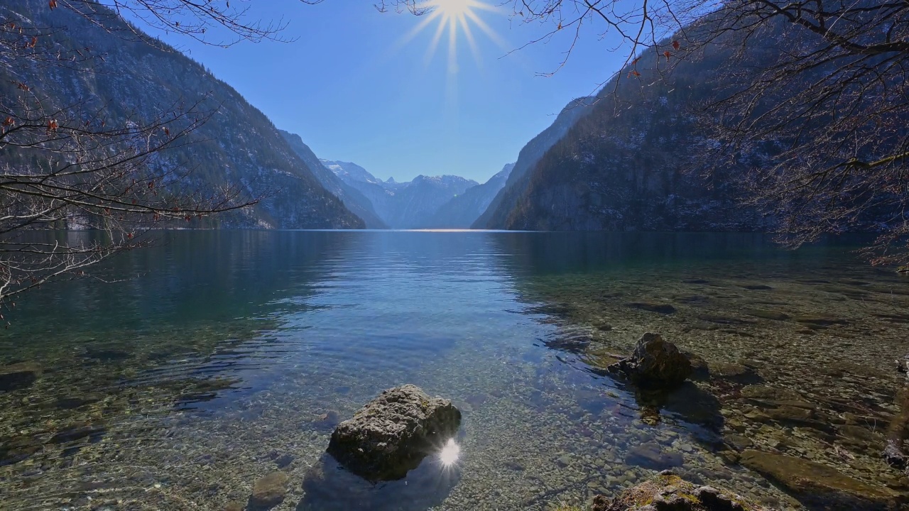 Lake Königsee in winter, Malerwinkel, Schönau am Königsee, Berchtesgaden National Park, Upper bavaria, Bavaria, Germany视频素材