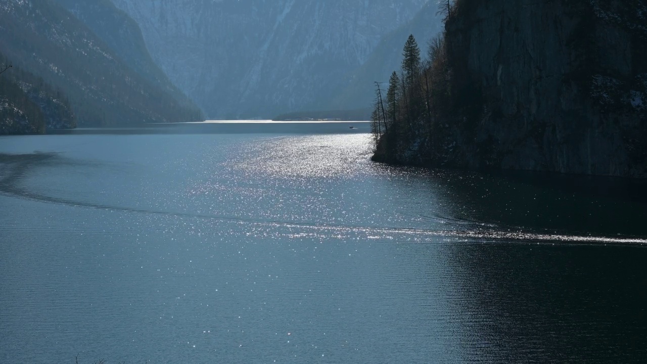 Lake Königsee in winter, Malerwinkel, Schönau am Königsee, Berchtesgaden National Park, Upper bavaria, Bavaria, Germany视频素材