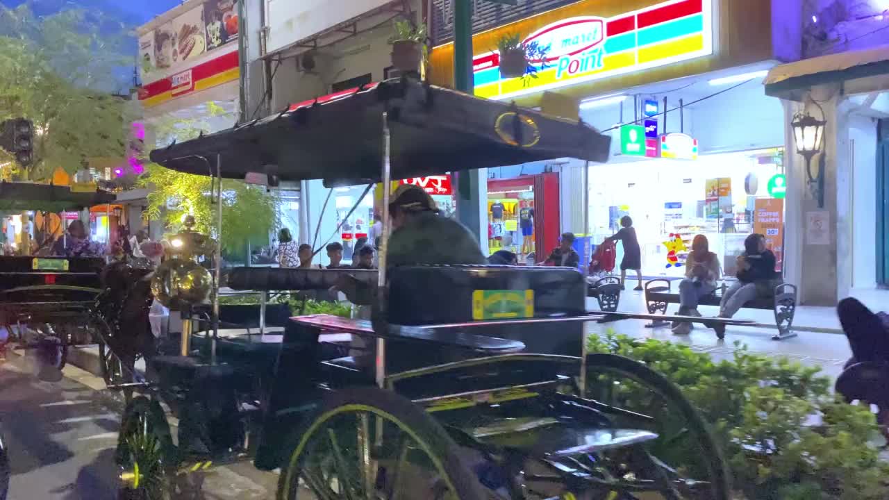 夜晚在印尼日惹的Malioboro街视频素材