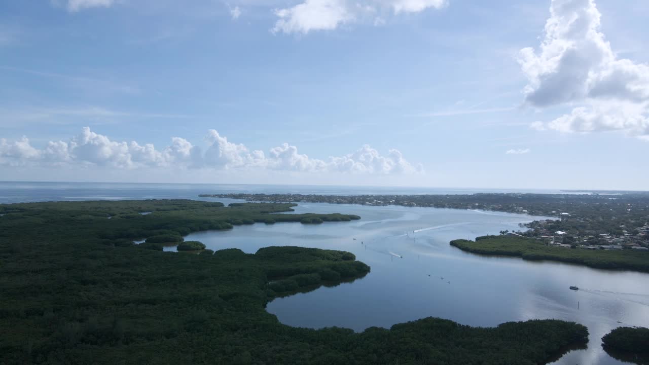 佛罗里达州坦帕湾水域和海岸的鸟瞰图视频素材