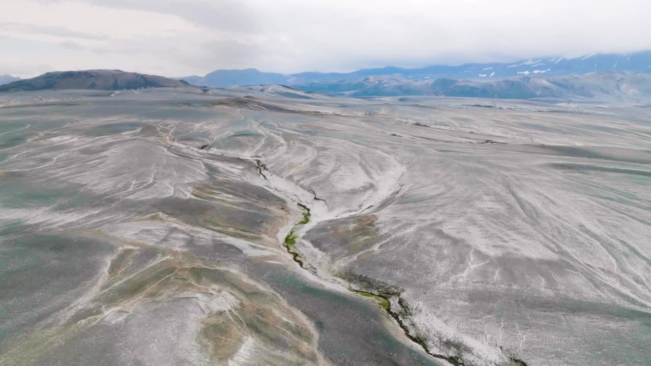 海克拉火山西坡的鸟瞰图，上面覆盖着火山的毛火山灰，冰岛。视频素材