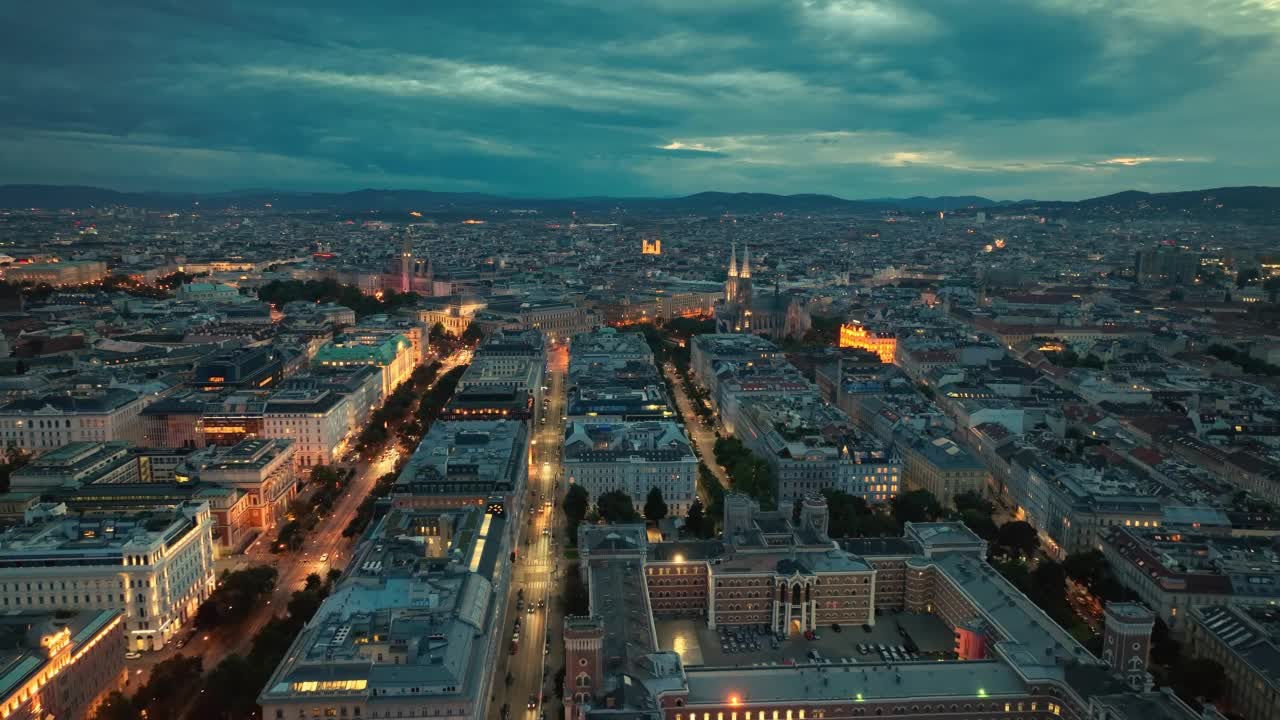 照明飞行在维也纳城区空中全景。奥地利视频素材