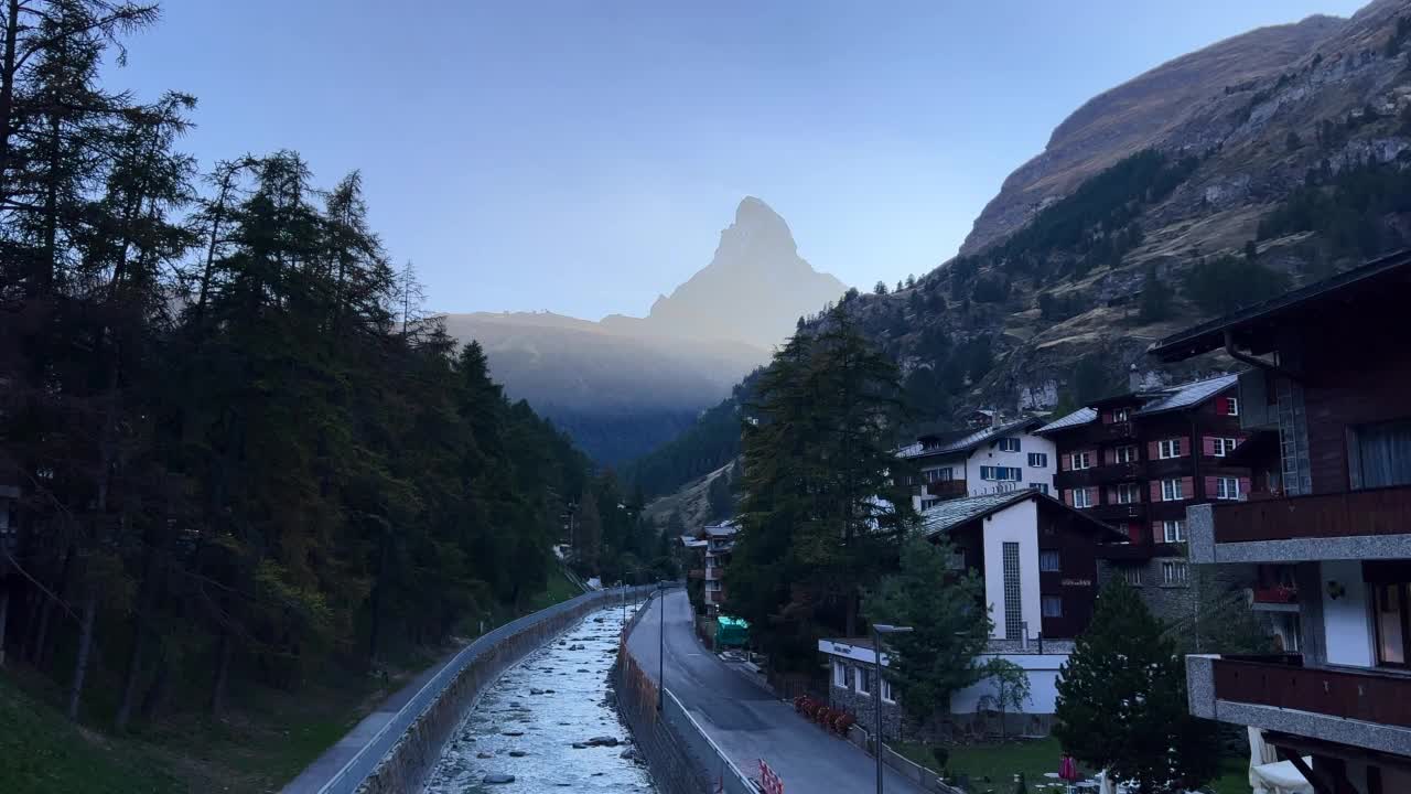 采尔马特村的日落，瑞士伟大的自然景观视频素材