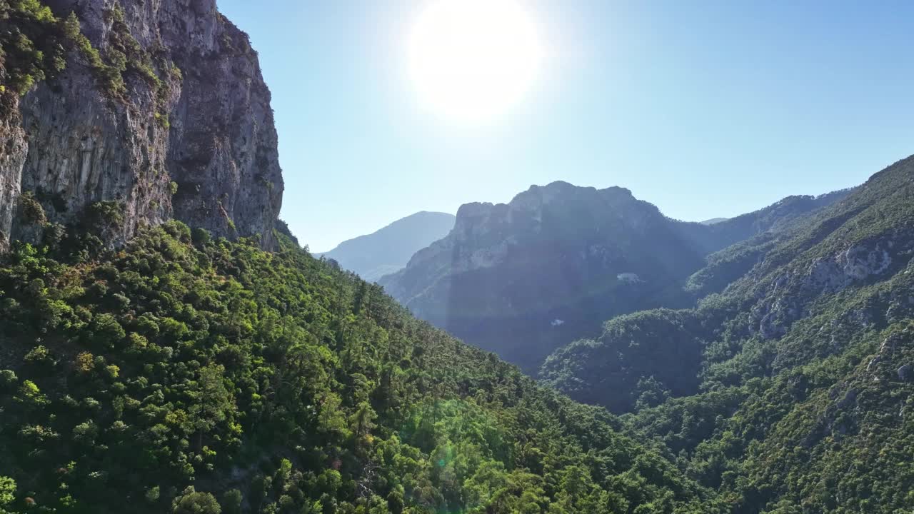 无人机拍摄的山峰视频素材