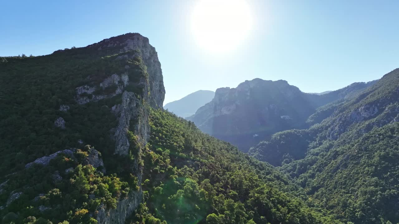 无人机拍摄的山峰视频素材