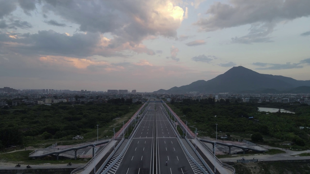 空无一人的直路鸟瞰图视频素材