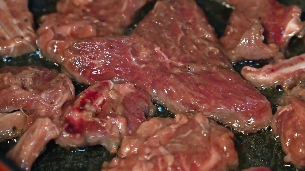 特写视频炸牛肉视频素材