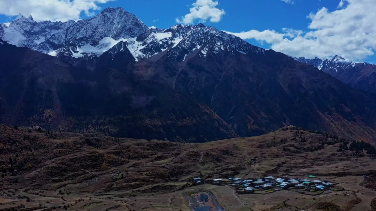 位于中国西藏的雪山喜马拉雅山。视频素材