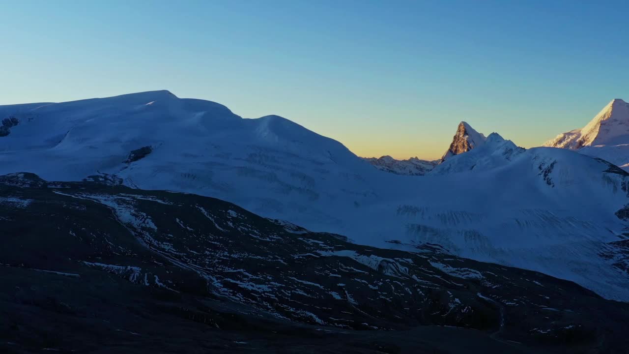 位于中国西藏的雪山喜马拉雅山。视频素材