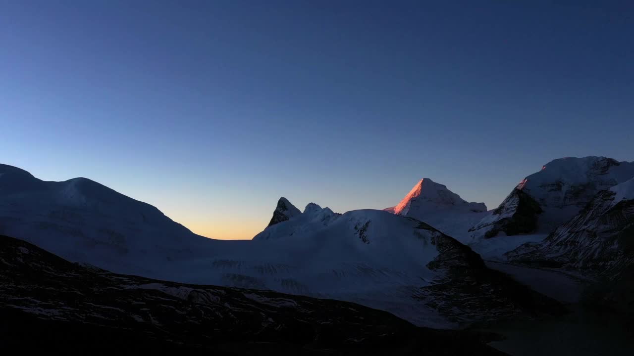 位于中国西藏的雪山喜马拉雅山。视频素材