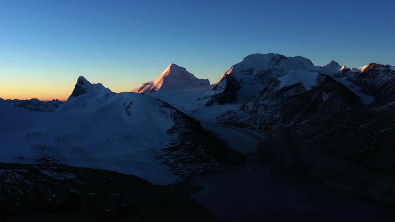 位于中国西藏的雪山喜马拉雅山。视频素材