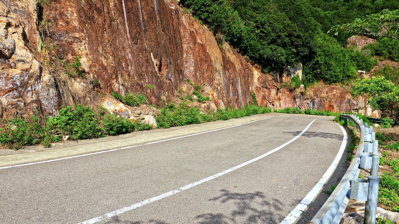 柏油路和山间自然风光视频素材