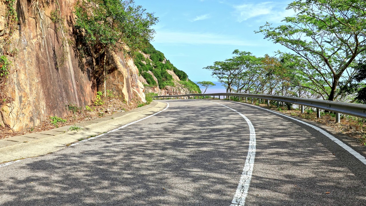 柏油路和山间自然风光视频素材