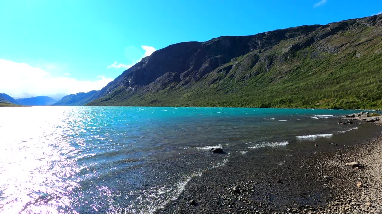 Gjende湖在Jotunheimen国家公园在挪威欧洲HDR pan右视图视频素材