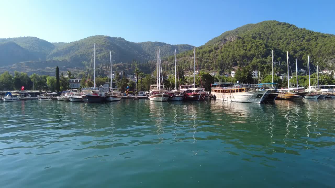 上午在费提耶的海上交通。Fethiye Mugla。视频素材