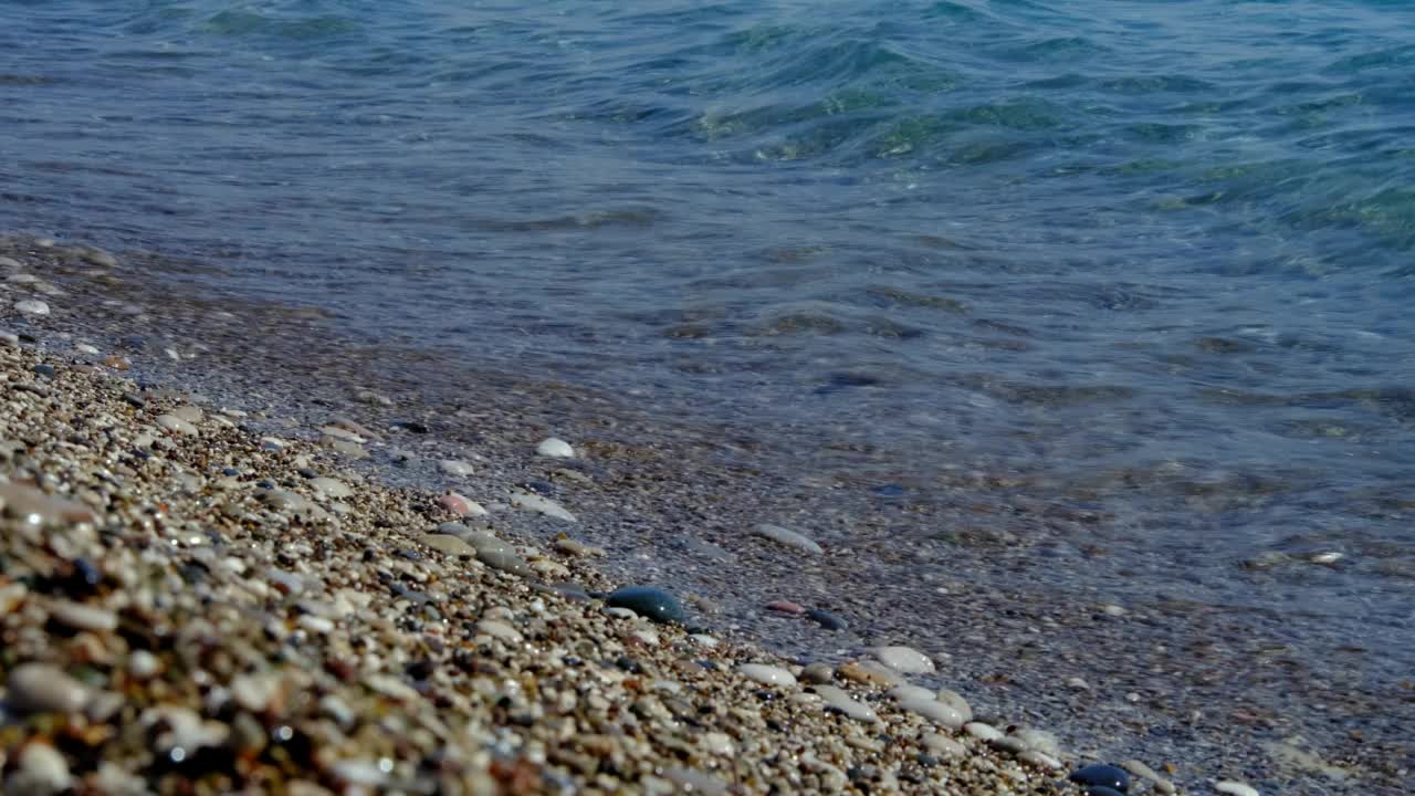 沙滩和平静的海浪视频素材