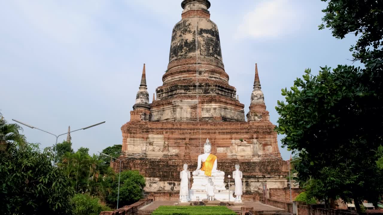 泰国大城府，在Wat Yai Chaimongkol视频素材