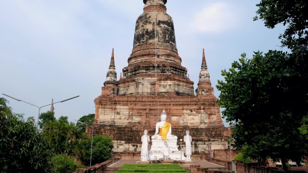 泰国大城府，在Wat Yai Chaimongkol视频素材