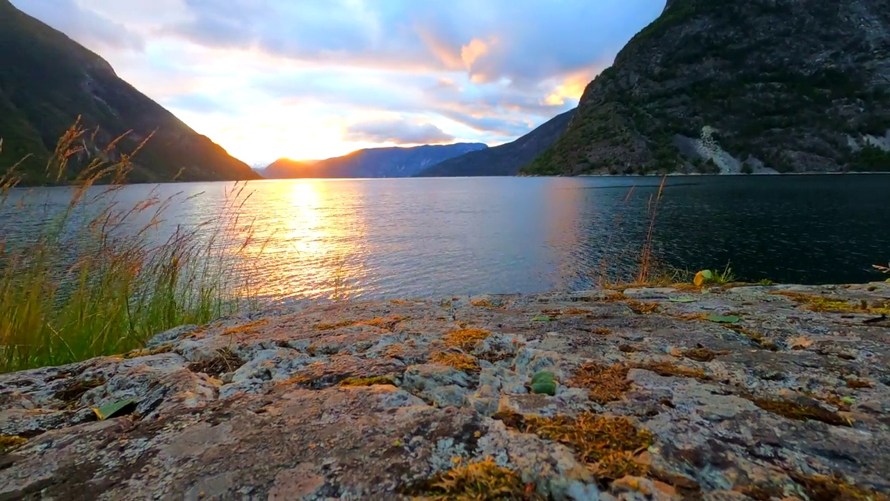 挪威美丽的峡湾在夏天欧洲pan左视图在HDR HFR视频素材