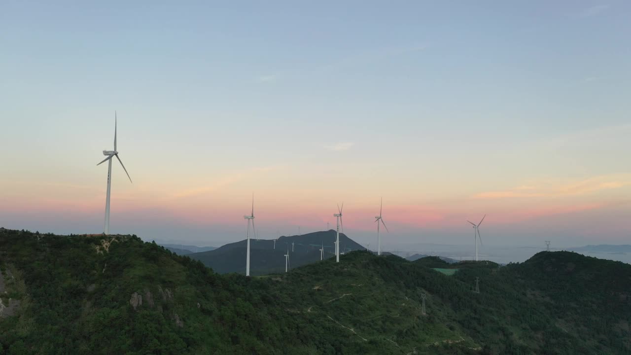 山顶风电场视频素材