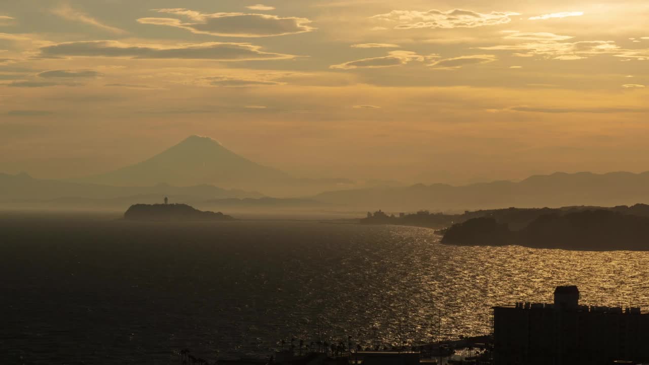 富士山从海上看到的日落的时间流逝视频下载