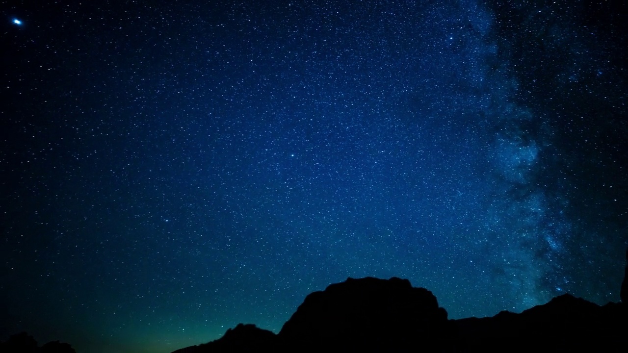 秋天的星星和木星经过阿拉巴马山，加利福尼亚州视频素材