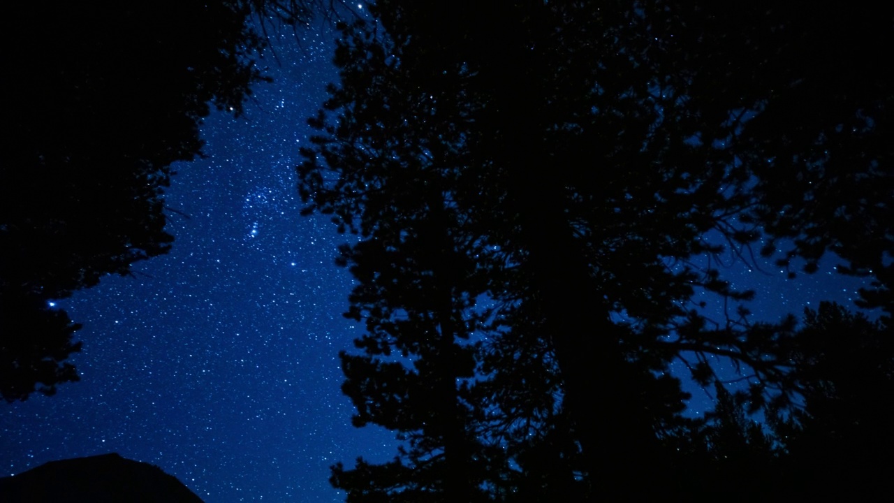 秋天高原湖泊的夜空-时间流逝视频素材