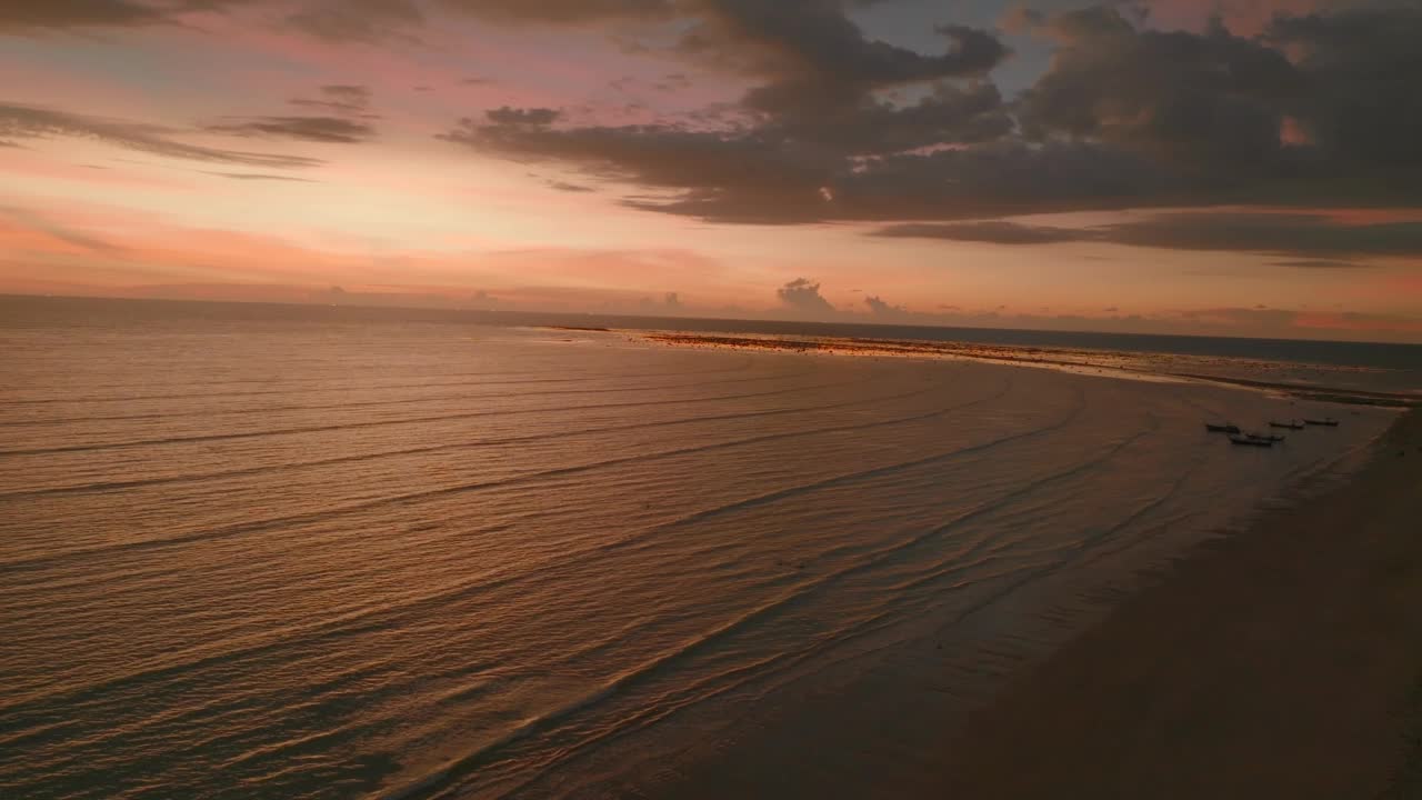 泰国Khao Lak海滩的日落视频素材