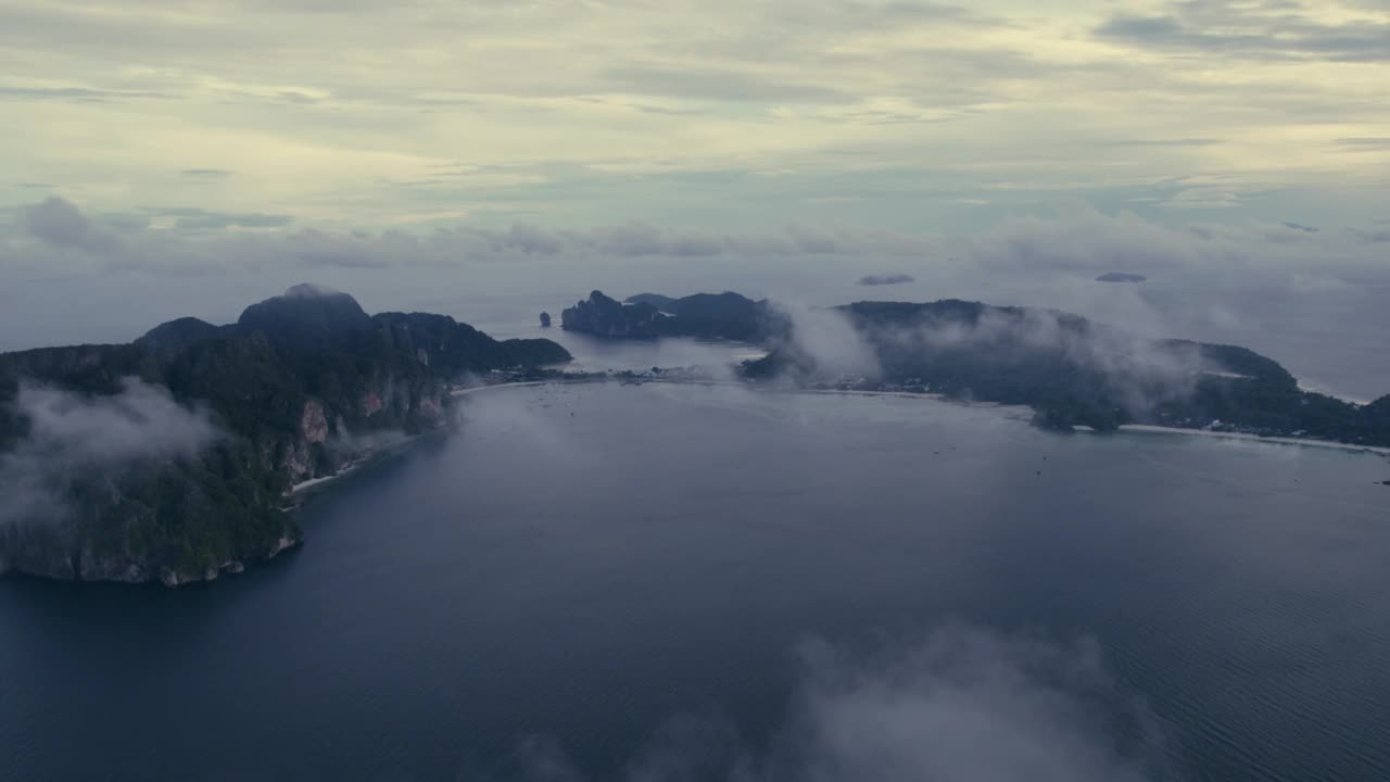 泰国披披岛的鸟瞰图。视频素材