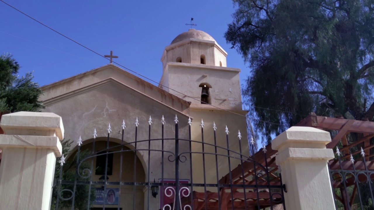 Candelaria圣母教堂(西班牙语:Iglesia Nuestra Señora dela Candelaria)，位于阿根廷Jujuy省Quebrada de Humahuaca山谷的Maimara村。视频素材