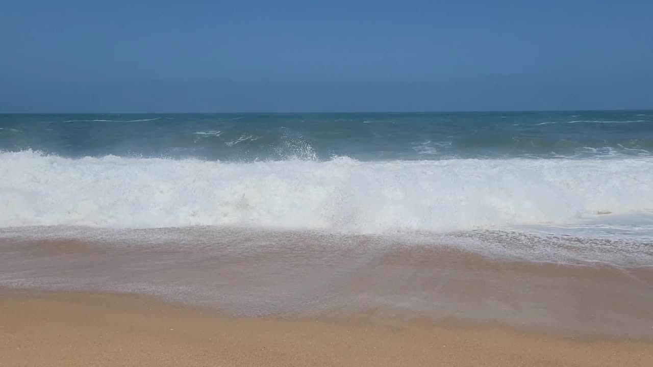 拿撒勒的海水翻滚飞溅视频素材