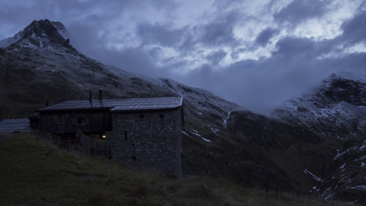 山间小屋，瑞士阿尔卑斯山，延时镜头视频素材