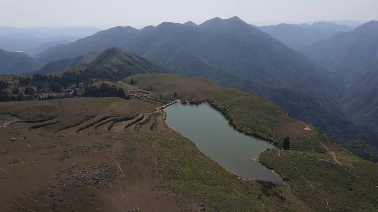 秋季高寒草原鸟瞰图视频素材