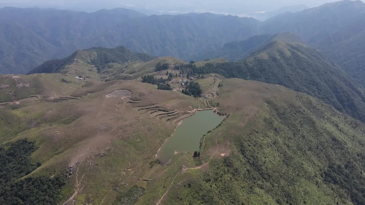 秋季高寒草原鸟瞰图视频素材