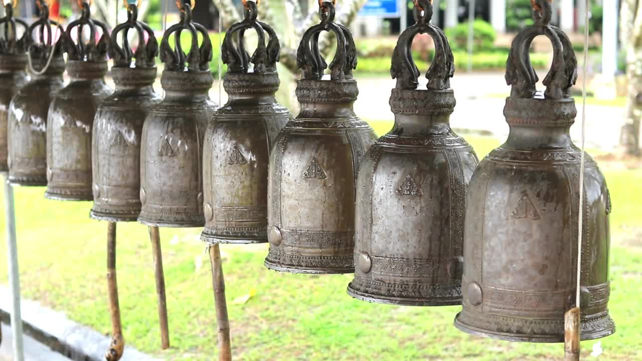 泰国寺庙的复古钟视频素材