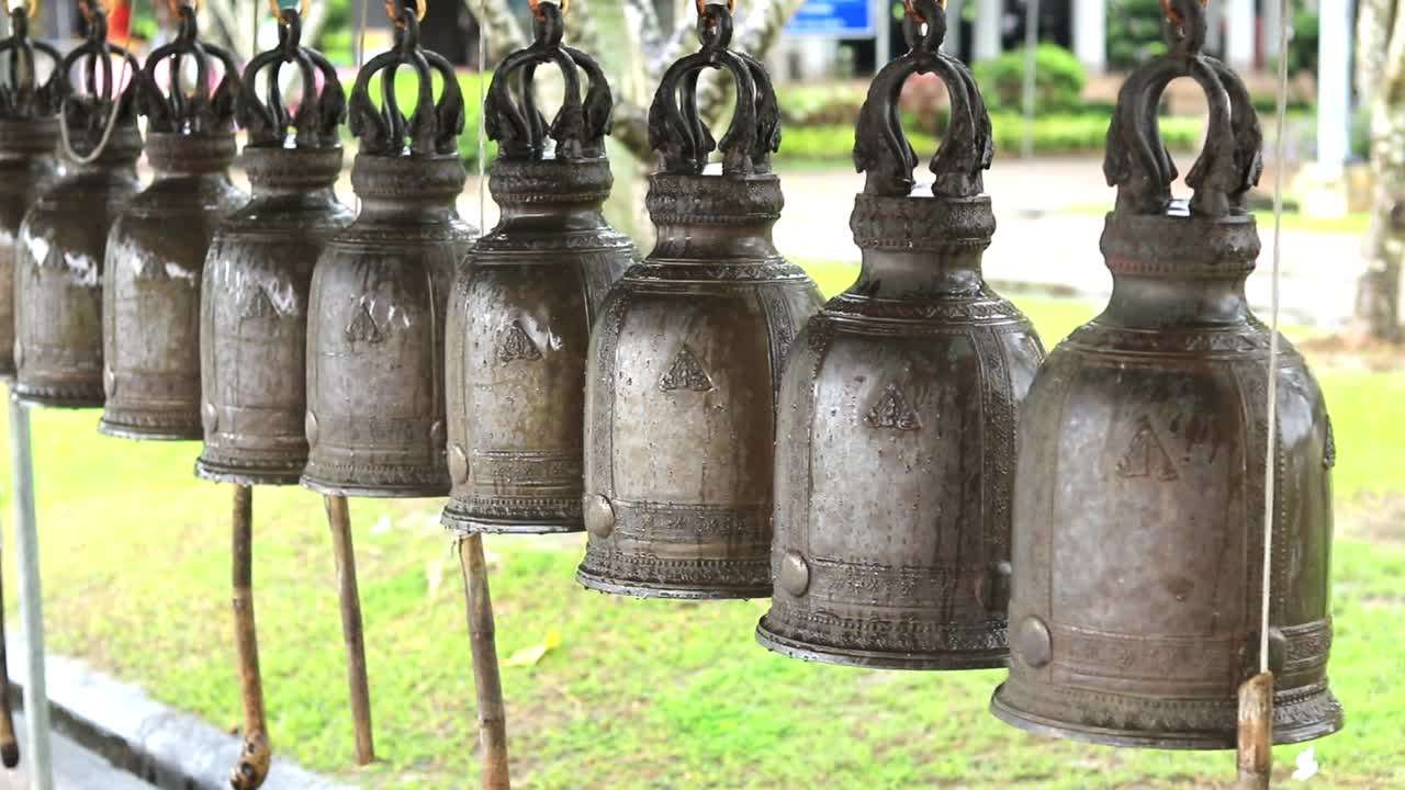 泰国寺庙的复古钟视频素材