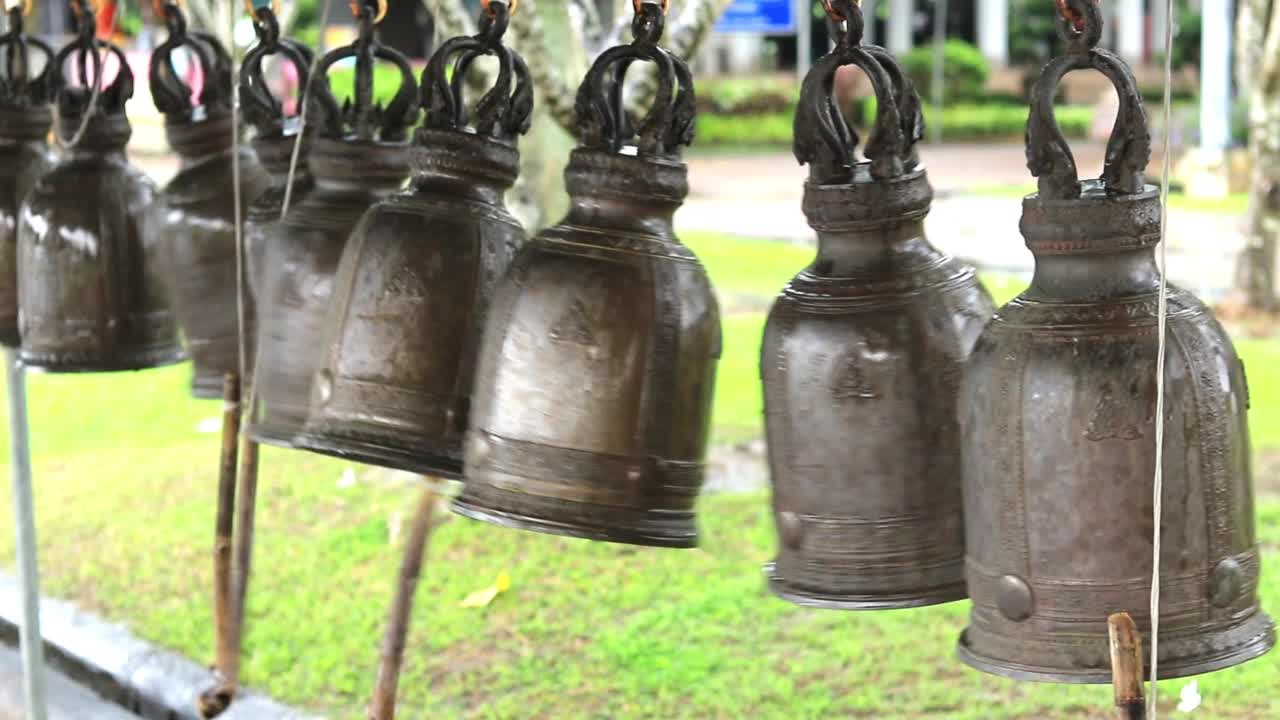 泰国寺庙的复古钟视频素材