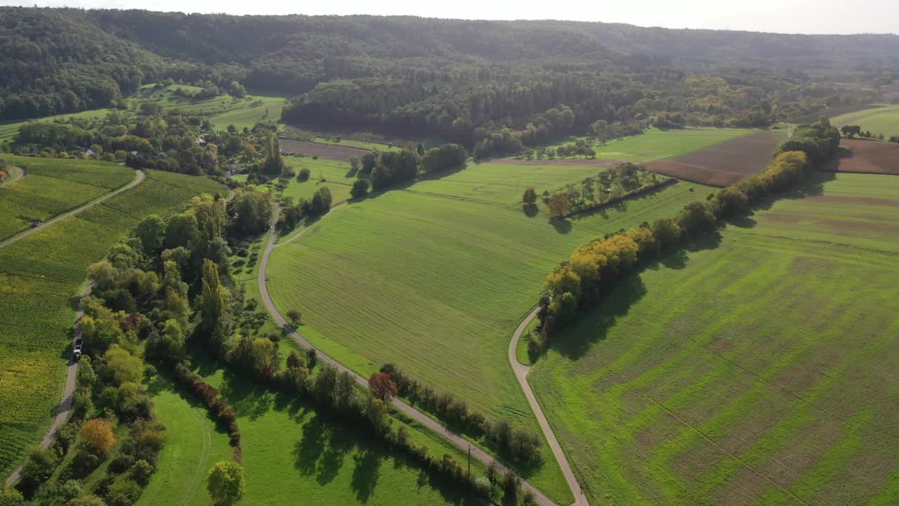 远处的自然景观，秋天的农业区，西部地区的草甸和森林Zabergäu，斯瓦比亚Baden-Württemberg视频素材