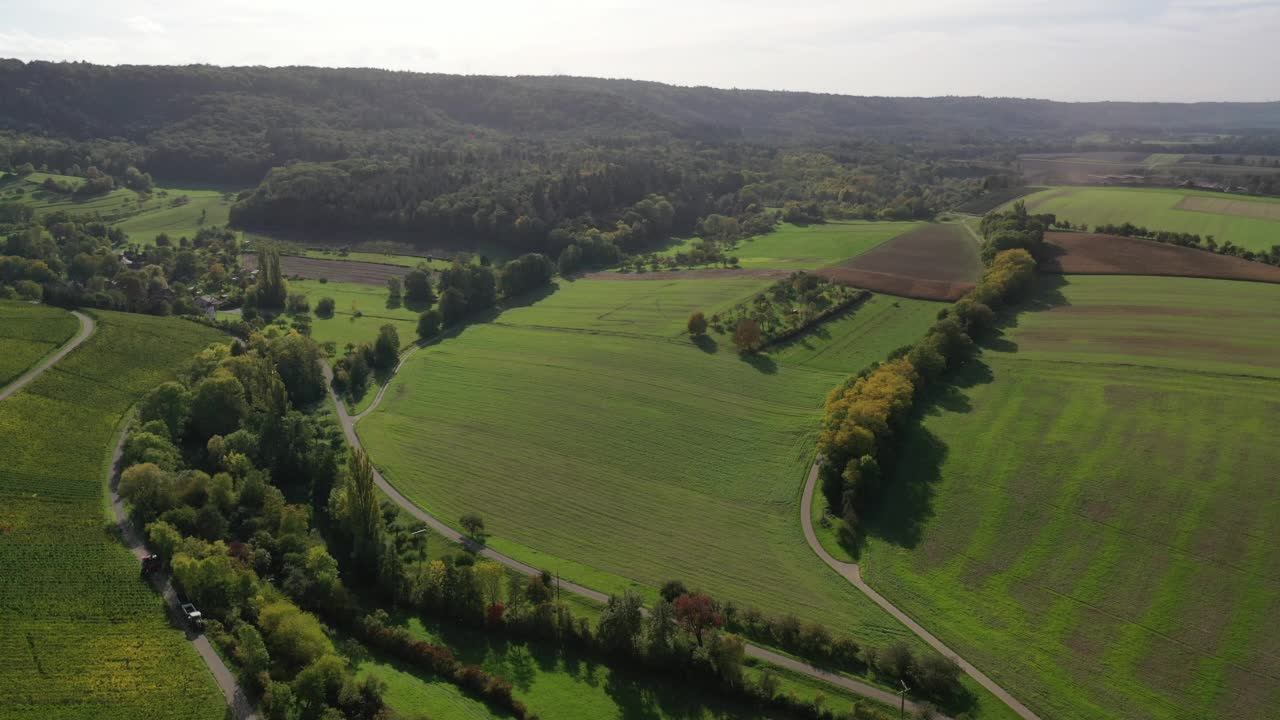 远处的自然景观，秋天的农业区，西部地区的草甸和森林Zabergäu，斯瓦比亚Baden-Württemberg视频素材